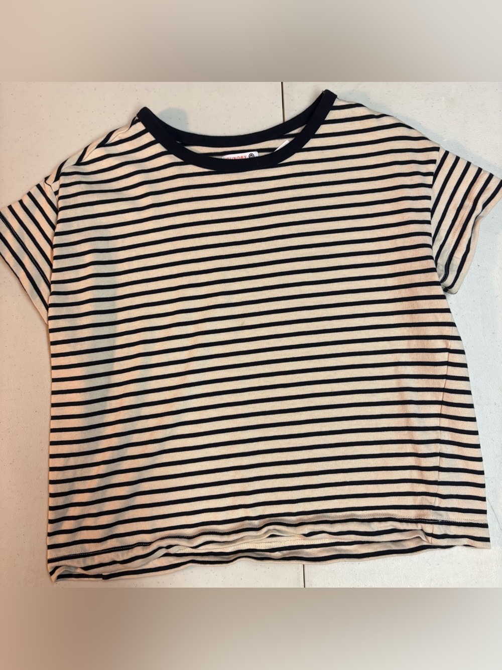 SUNDRY MEDIUM ✨ 100% cotton striped short sleeve tee cream + navy VGUC